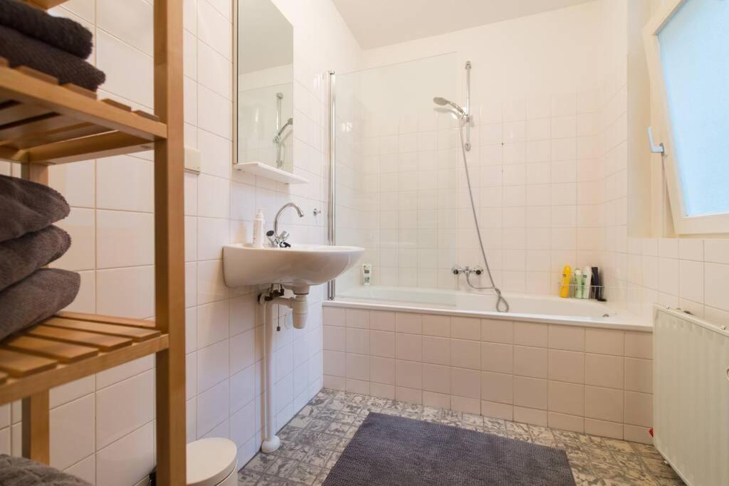 Charming Apartment In City Center Амстердам Екстериор снимка