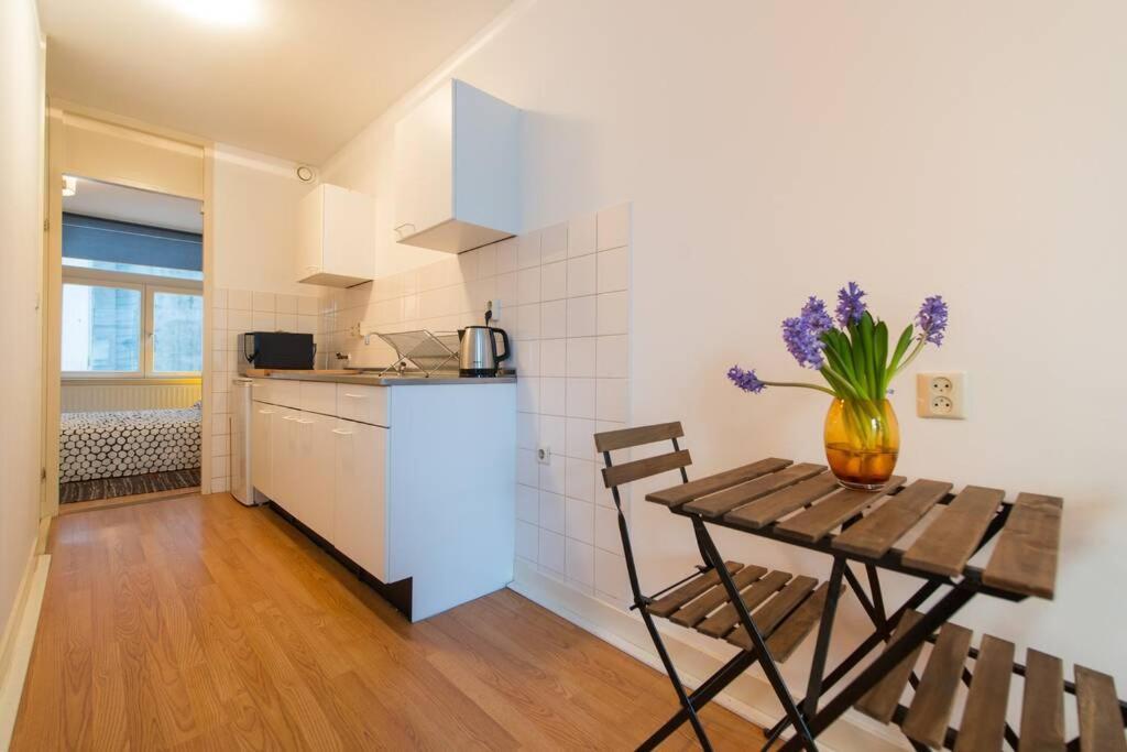 Charming Apartment In City Center Амстердам Екстериор снимка
